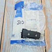 GM 15804094 2007-2014 Chevrolet Silverado Black Single Front RH Door Loc... - $22.47