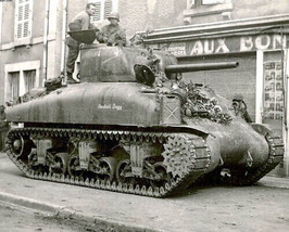 WW2 Photo M4 Sherman Tank US Army France 1944 WWII World War Two - £10.06 GBP