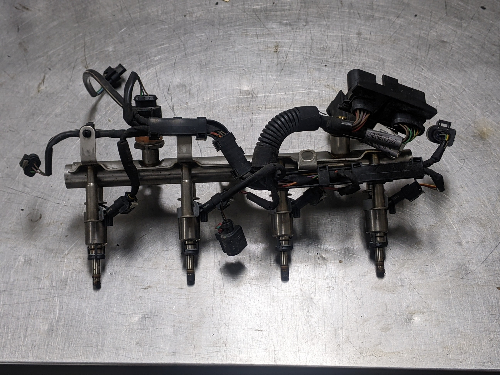 Fuel Injectors Set With Rail For 13-15 Audi A6 Quattro  2.0 261500076 Turbo Item image 2
