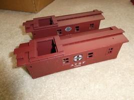 Lot of 2 MTH O Scale Caboose Car Bodies Shells ATSF NYC 9&quot; Long - $18.81