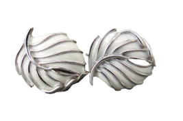 Vintage Crown Trifari Enamel Leaf Earrings Clip On Style Silver Tone 1&quot; ... - €8,45 EUR