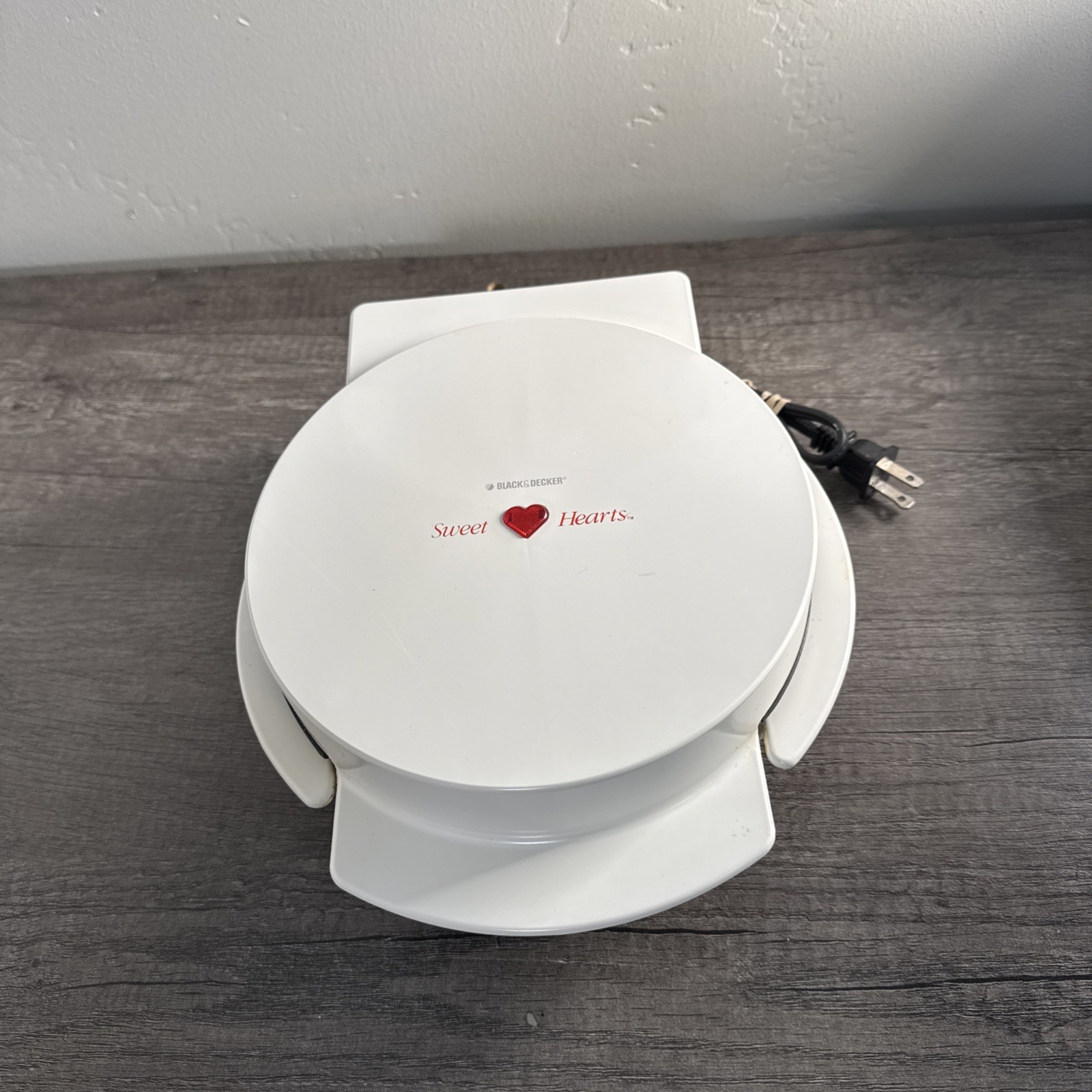 Vintage Black &amp; Decker Sweet Hearts Waffle Maker Model G12 Tested &amp; Working - $59.87