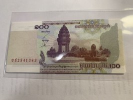 2001 Cambodia/Cambodia 100 Riels UNC - $2.05