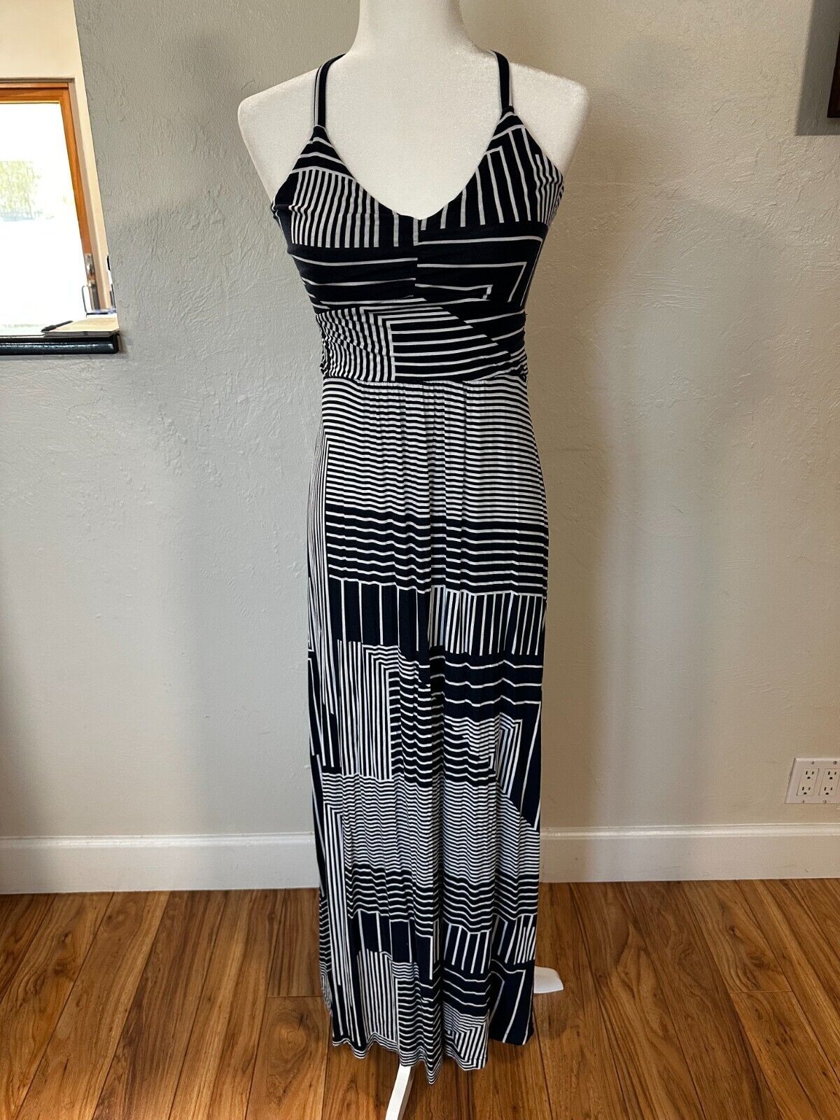 Banana Republic Women&#39;s Geometric Sleeveless V-Neck Maxi Dress Size S - $29.48