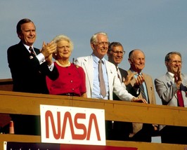 Vice-President George Bush watches Shuttle Discovery land 1988 - New 8x10 Photo - £6.90 GBP
