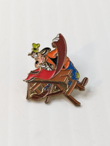 2000 Disney WDW Cast Holiday Celebration Goofy at Work Table Trading Pin Pinback - $9.85