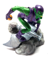 Green Goblin Marvel On Glider Throwing Pumpkin 2 3/4&#39; PVC Figure - $261.23 MXN