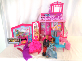 Barbie Glam Vacation House With Cute Accessories Mattel 2010 + Dolls Fol... - $28.71