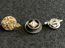 Vtg Boumi Temple &amp; Mason/Masonic Pins Lot of 3 - £27.93 GBP