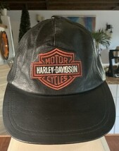 Vntg Authentic HARLEY-DAVIDSON Black Genuine Leather Adjustable Hat Cap ... - $2,963.58 MXN Vntg Authentic HARLEY-DAVIDSON Black Genuine Leather Adjustable Hat Cap ... - $2,963.58 MXN