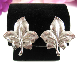 BERGERE Leaf IVY Vintage EARRINGS Clip On Silvertone Leaves Signed 1 1/8&quot; - £14.72 GBP