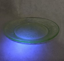 US Glass Scroll Green Bread Plate Uranium Glow Depression Glass 6&quot; - £13.54 GBP