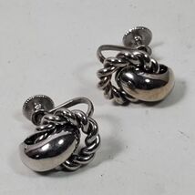 Vintage Screw Back Earrings Silver Tone .65 Inch Decorative Rope Style - $158.52 MXN