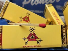 MONTECRISTO Cigars 4 inch  COLLECTIBLE HOME CIGAR BAR 1 box of 20 Wood M... - $11.87