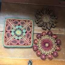 Lot of 3 Brown Pink &amp; Red &amp; Green Flower &amp; Square Woven Reed Trivets Hot Pad –  - £11.90 GBP
