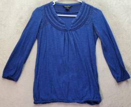 Lucky Brand Blouse Top Women Size XS Blue Pleated Lace Floral Long Sleeve V Neck - £12.35 GBP