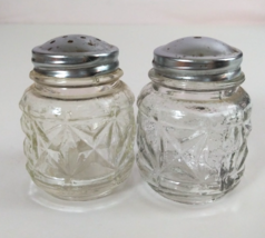 Vintage Pressed Cut Glass Salt &amp; Pepper Shakers - €8,26 EUR