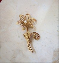 Vintage Brooch / Pin - Large Gold Tone Flower with Faux Pearl Statement - £10.44 GBP