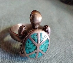 Vintage 925 Sterling Silver Crushed Turquoise Inlay Turtle Ring Size 5 - £26.11 GBP