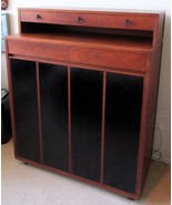 Mid-Century Modern Paul McCobb Shirt Dresser in Walnut and Black Laminate - €2.566,57 EUR