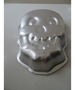 Wilton Smiling Skull Vampire Ghoul Cake Pan (2105-2057, 2001) - $247.77 MXN