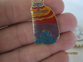 Rare vintage Laurel Burch &#39;Rainbow Cats&#39; 1.5&quot; Enameled Pin / Brooch - £59.94 GBP