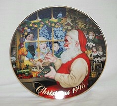 Old Vintage 1996 AVON Christmas Plate w 22K Gold Trim Santa's Loving Touch - $19.79