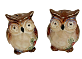 Salt Pepper Poinsettia Brown Owl Ceramic Pottery Shakers 2&quot; Tall Petite Vintage - £11.07 GBP