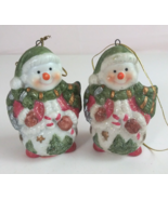 Vintage Set Of 2 Glittery Snowmen Holding Candy Cane &amp; Wreath 3.25&quot; Orna... - $213.34 MXN