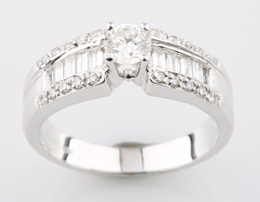 Round Brilliant Diamond 18k White Gold Solitaire Ring w/ Accents Size 6.5 - $2,399.85