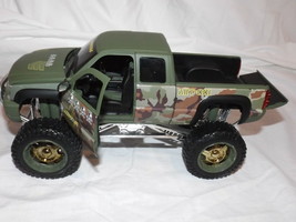 Rare Unique Chevy C1500 Collectible Model Camo Off Road Moving Parts AWT-001 Wow - £15.94 GBP