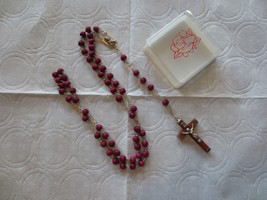 New BOIS DE ROSE CATHOLIC Rosary Prayer SCENTED Beads w/Case-Pyrenees - £14.22 GBP