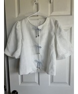 Chic White Blouse with Subtle Blue Bows Has Snap Closures And Puff Sleeves - $298.05 MXN