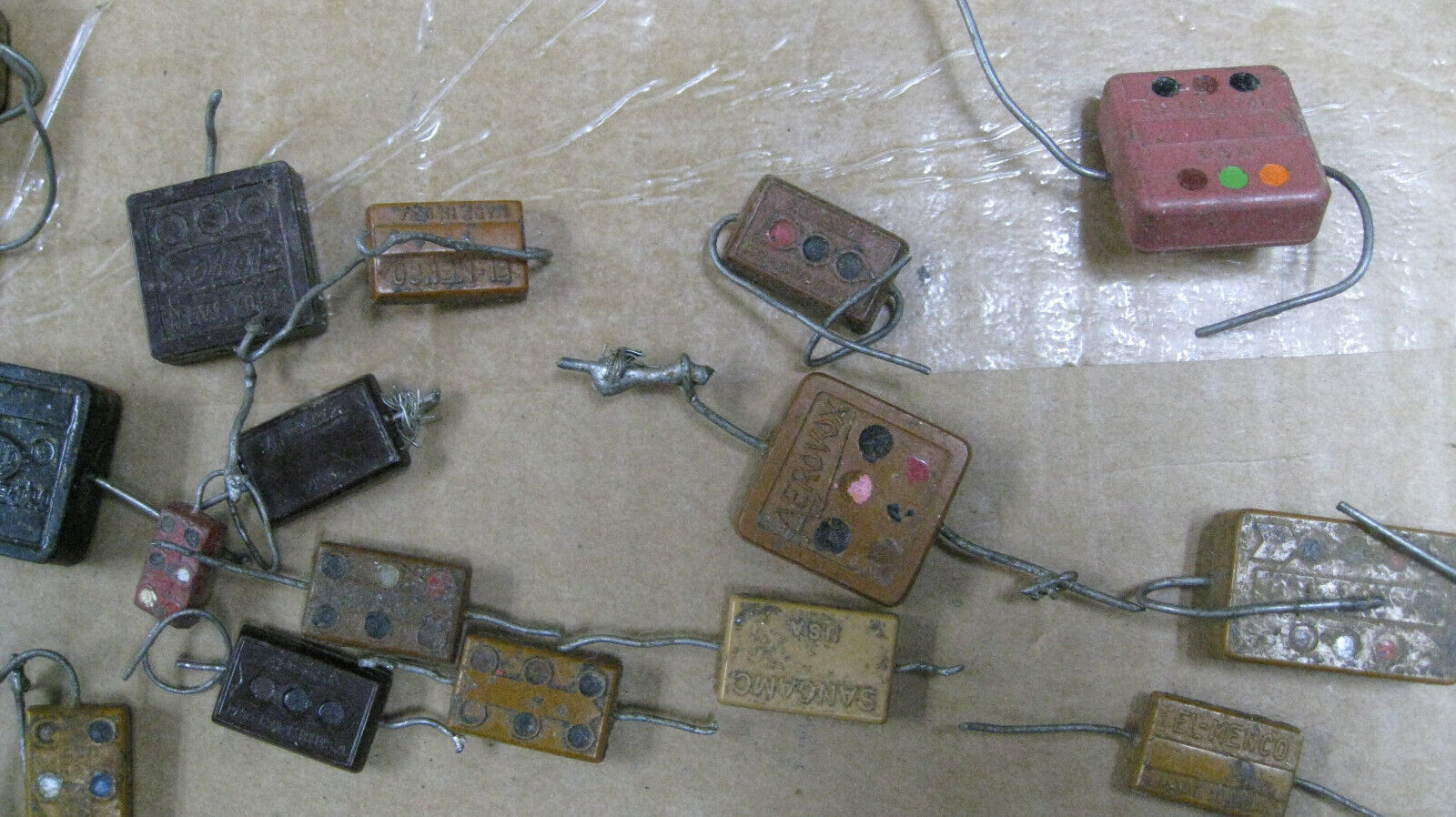 BIG Lot Vintage RADIO PARTS Cornell Aerovox El-Menco Micamold Domino capacitors! Item image 2