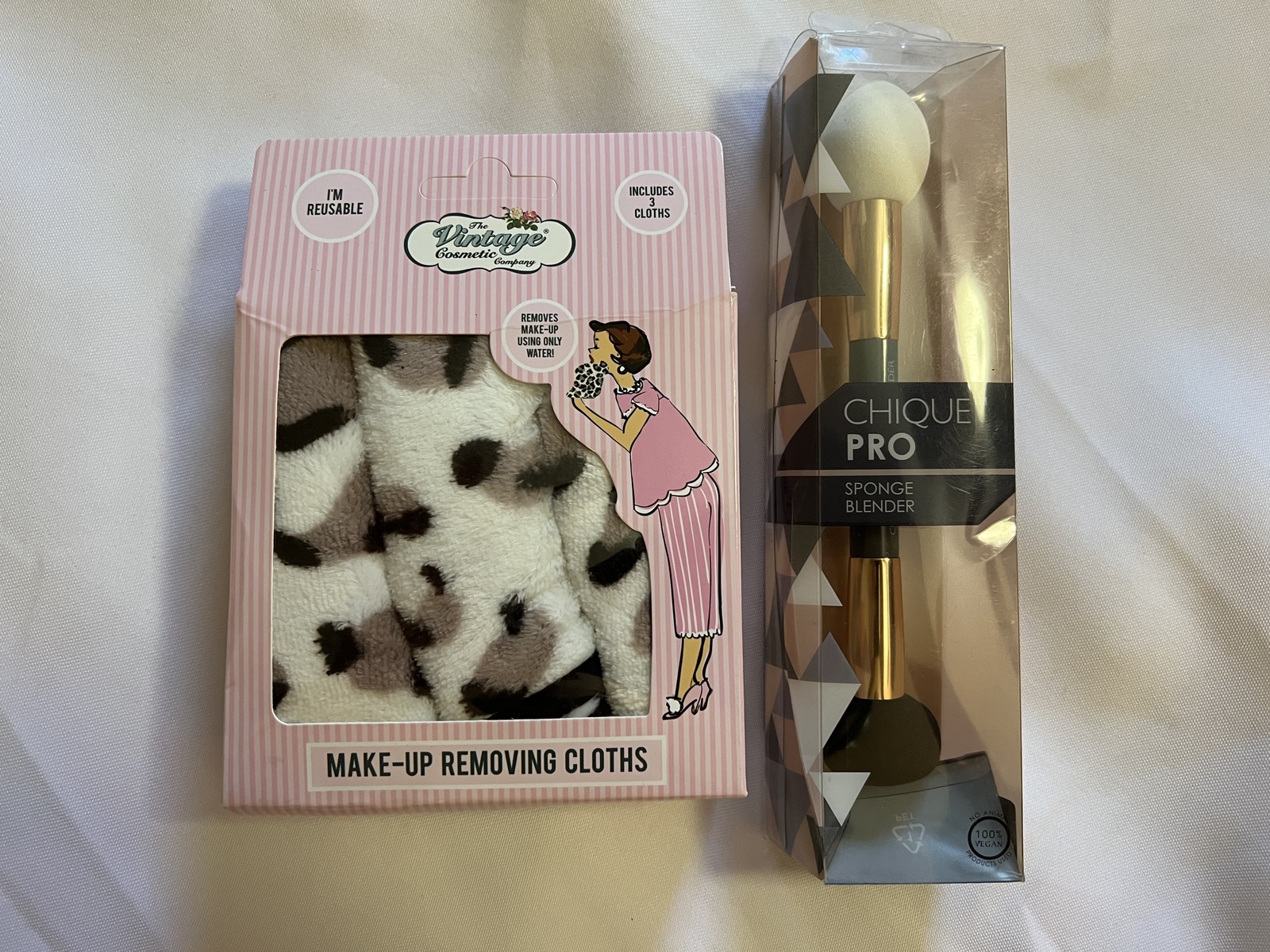 The Vintage Cosmetic Company 3 Day Make-Up Removing Cloths w/free Sponge... - $9.95