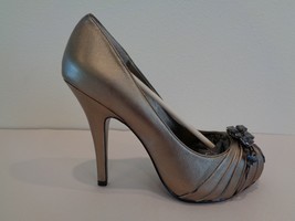 Pelle Moda Size 9 M LAUREN Pewter Leather Rhinestones Heels New Womens Shoes - £102.40 GBP