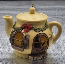 VTG Hallmark Ornament A Spot of Christmas Cheer Teapot Chipmunk Diorama ... - $19.19 CAD