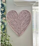 Large Rose Pink Wicker Heart - 87cm - $1,923.82 MXN