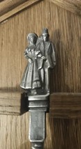 Engraved Tin Spoon With Wooden Stand - $2,785.50 MXN