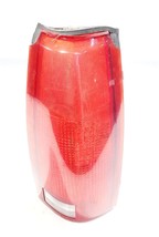 Left Taillight OEM 1992 93 94 95 96 97 98 1999 Chevrolet Suburban 1500  - $602.07 MXN