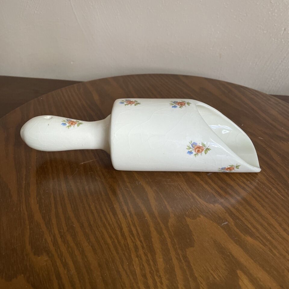 Vintage Ceramic Flour Scoop Wall Hanger Flower Design - $3.99