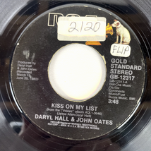 Daryl Hall &amp; John Oates – Kiss On My List 7" Record 1980 RCA Gold Standa... - $3.79