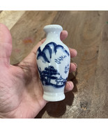 Vase Tiny  Hand Painted Blue White Asian Design Chinoiserie Pagoda - €9,81 EUR