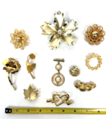 Vintage Brooch Lot Flower Circle Heart Leaf Rose Pin Pearl Rhinestone Go... - $1,010.88 MXN
