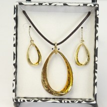 Bon Ton Necklace &amp; Pierce Earrings Gold Tone Teardrop with Case - $307.08 MXN