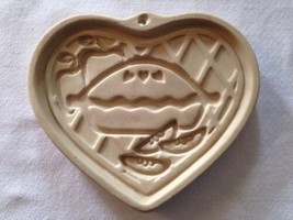 Pampered Chef Stoneware Cookie Mold Welcome Home Heart 1998 USA Apple Pi... - $7.84