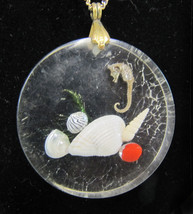 Pretty Vintage Lucite Seahorse Shell Underwater Scene Pendant Necklace - £23.21 GBP