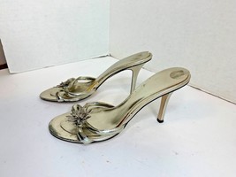 Nine West Womens Sz 7.5 Gold Slip On Shoes Slide Sandal Flower Bling - £15.46 GBP