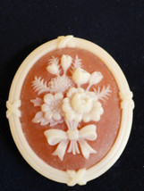 VINTAGE AVON FLORAL FLOWERS OVAL CAMEO PIN BROOCH - $29.70