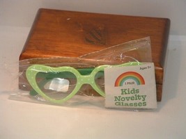 Pre-Owned Kid’s Green Heart Shape Novelty Glasses  - £2.38 GBP
